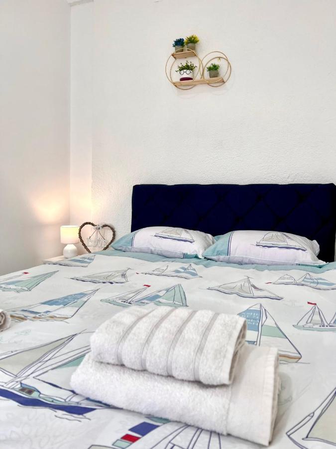 M Apartman Foca Esterno foto