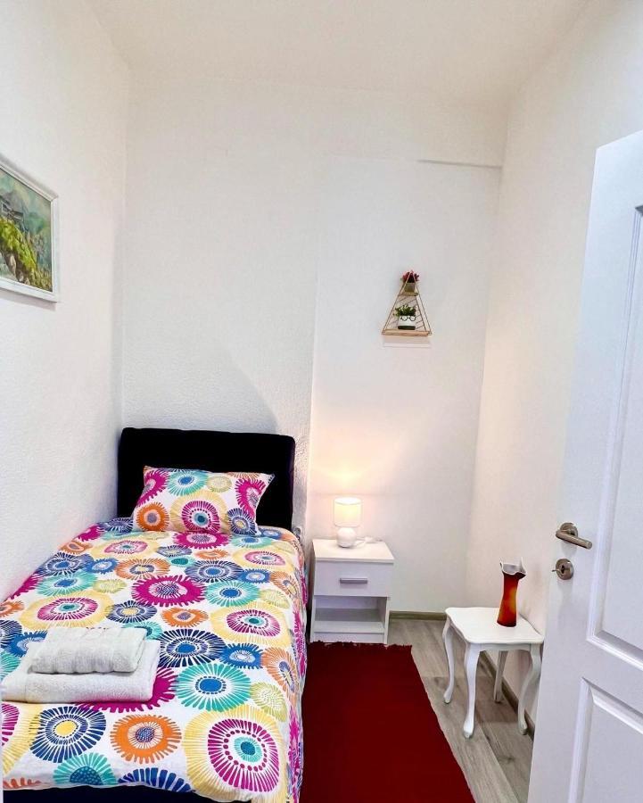 M Apartman Foca Esterno foto