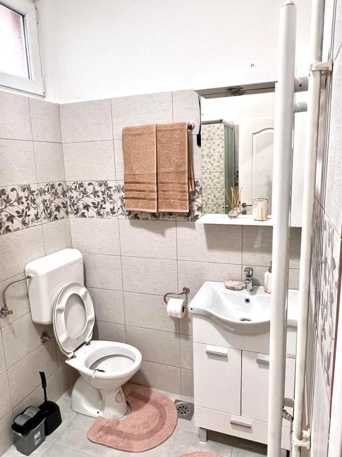 M Apartman Foca Esterno foto